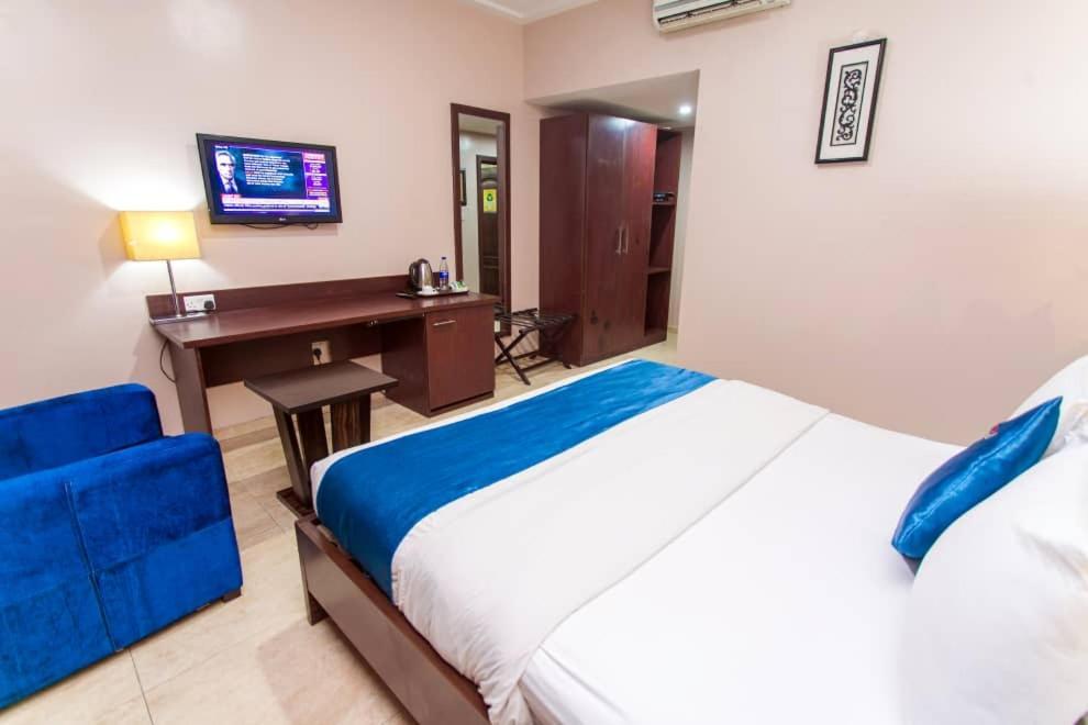 De Santos Hotel Agege Bagian luar foto