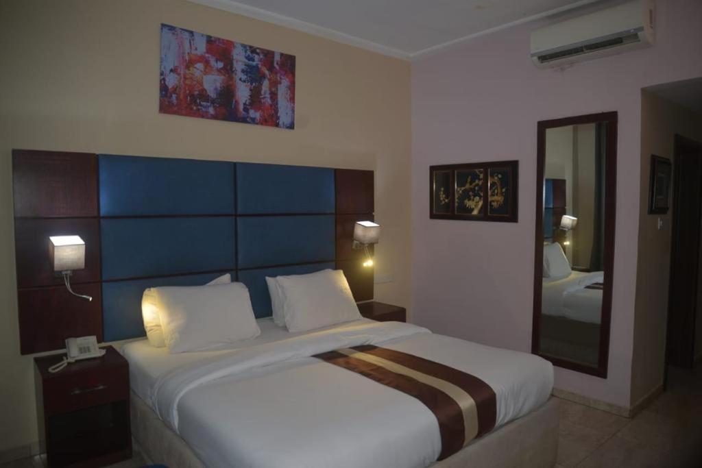 De Santos Hotel Agege Bagian luar foto