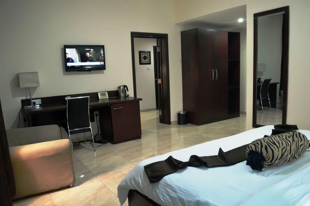 De Santos Hotel Agege Bagian luar foto