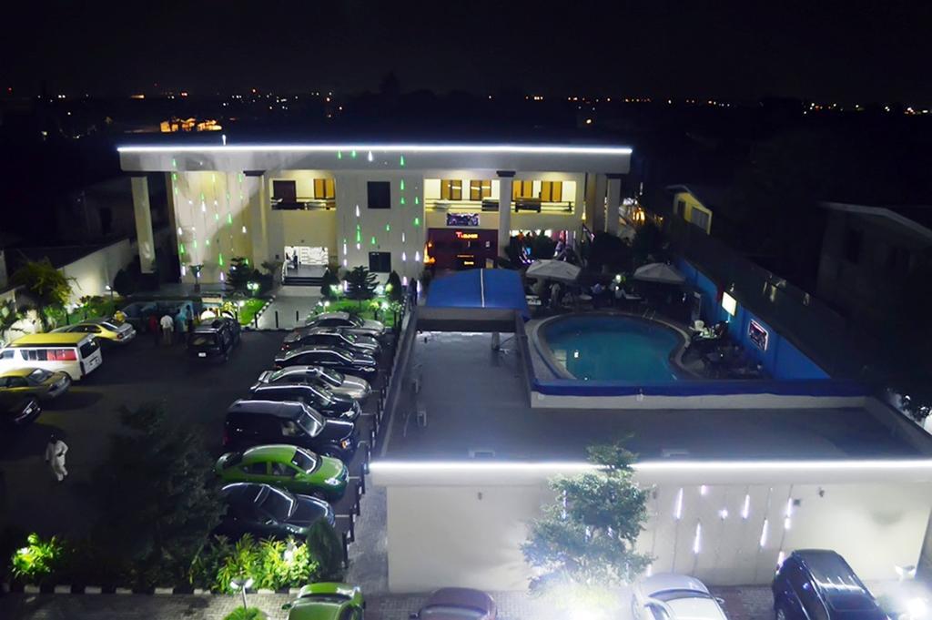 De Santos Hotel Agege Bagian luar foto